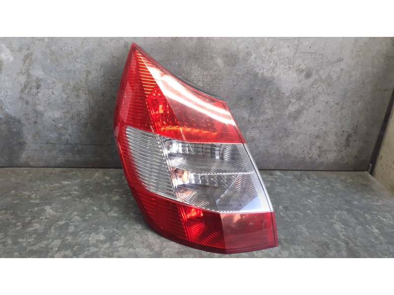 Recambio de piloto trasero izquierdo para renault scenic ii referencia OEM IAM 15911500  