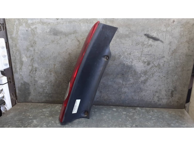 Recambio de piloto trasero izquierdo para renault espace iv (jk0) referencia OEM IAM 8200027153  89023832