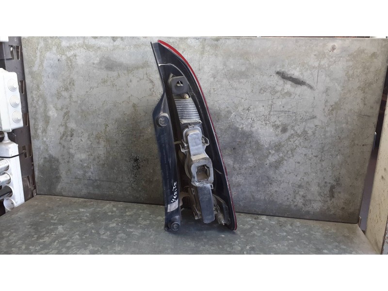 Recambio de piloto trasero izquierdo para renault espace iv (jk0) referencia OEM IAM 8200027153  89023832