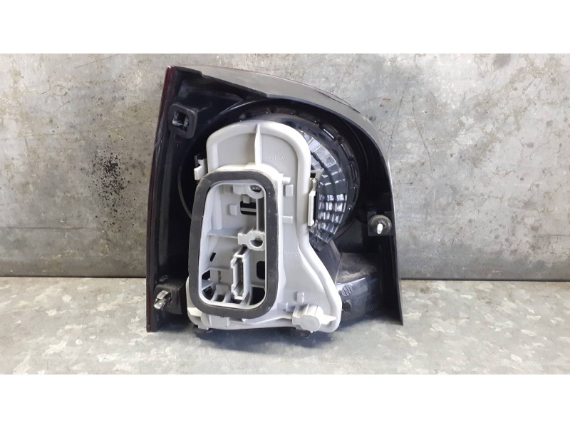 Recambio de piloto trasero derecho para volkswagen polo (9n1) referencia OEM IAM 014411984R  