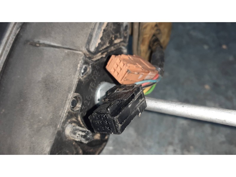 Recambio de retrovisor derecho para citroen c3 referencia OEM IAM 232676024 BLANCO ELECTRICO