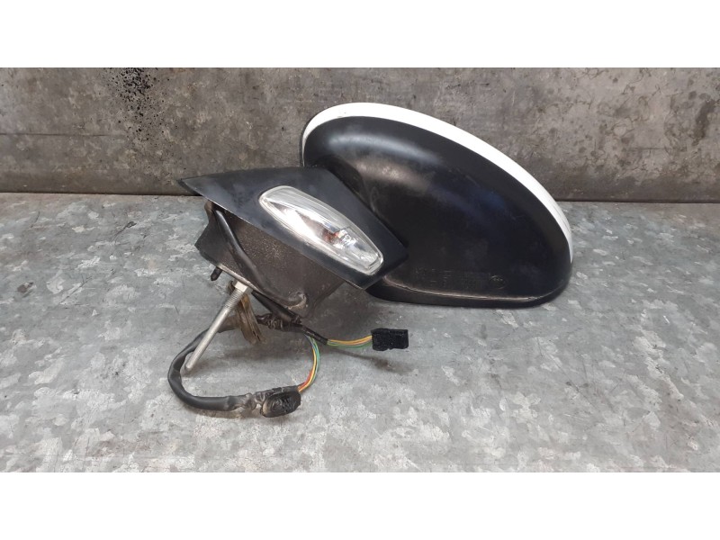 Recambio de retrovisor izquierdo para citroen c3 referencia OEM IAM 232676023 BLANCO ELECTRICO