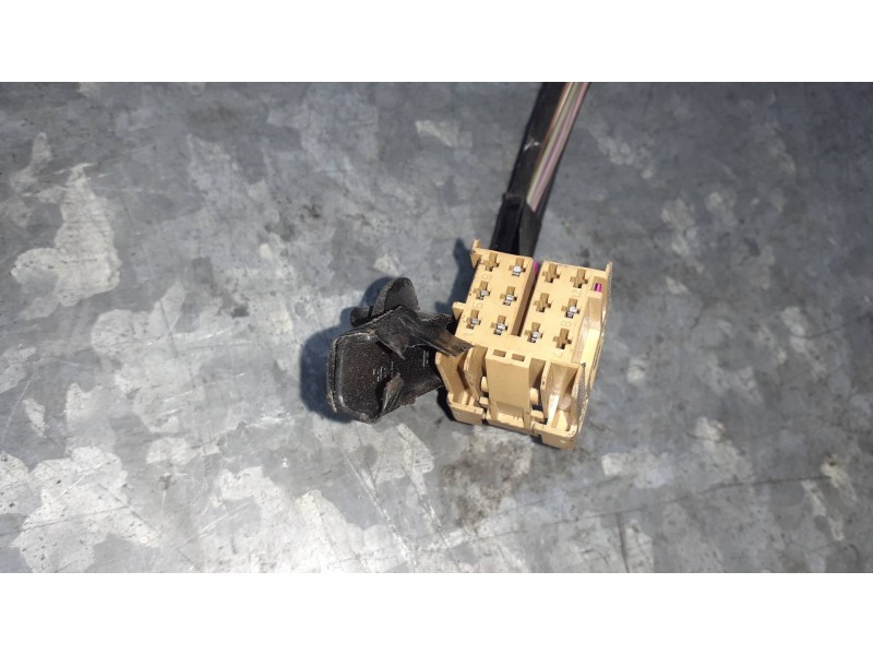 Recambio de retrovisor izquierdo para volkswagen polo (9n1) referencia OEM IAM  ROJO ELECTRICO