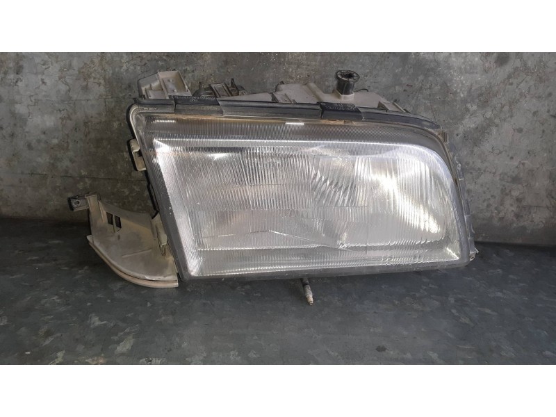 Recambio de faro derecho para mercedes-benz clase c (w202) berlina referencia OEM IAM A2028261280  