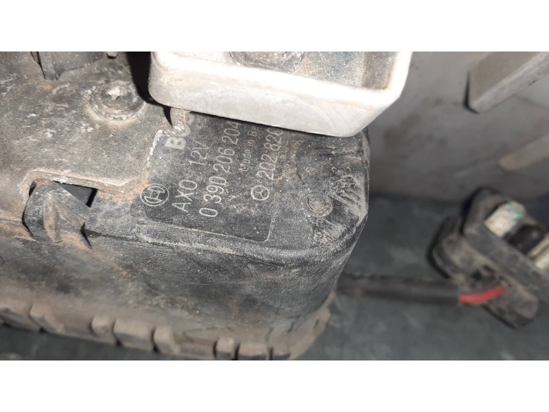 Recambio de faro derecho para mercedes-benz clase c (w202) berlina referencia OEM IAM A2028261280  