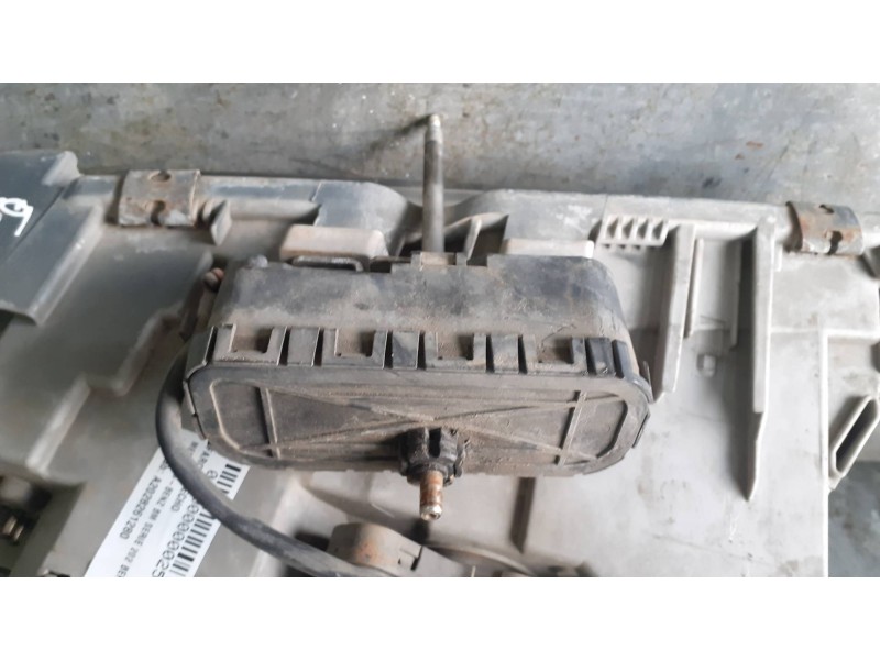 Recambio de faro derecho para mercedes-benz clase c (w202) berlina referencia OEM IAM A2028261280  
