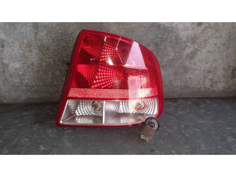 Recambio de piloto trasero derecho para daewoo kalos referencia OEM IAM 300319R  