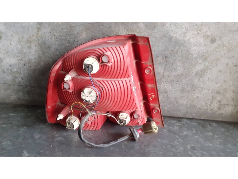 Recambio de piloto trasero derecho para daewoo kalos referencia OEM IAM 300319R  