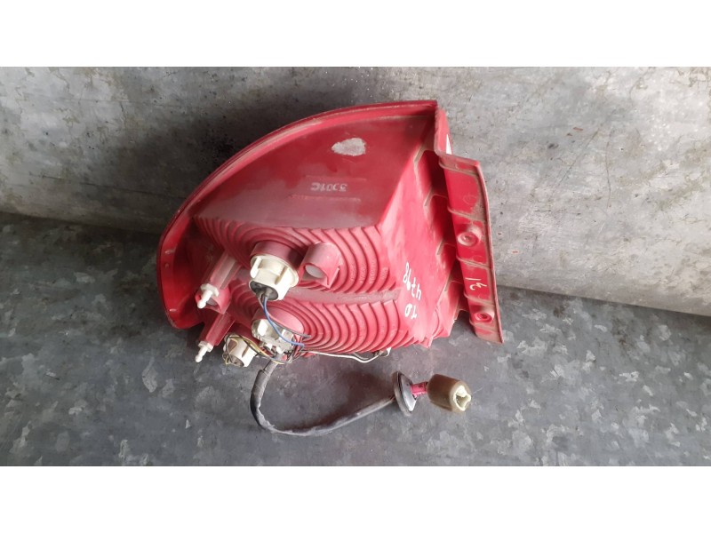 Recambio de piloto trasero derecho para daewoo kalos referencia OEM IAM 300319R  