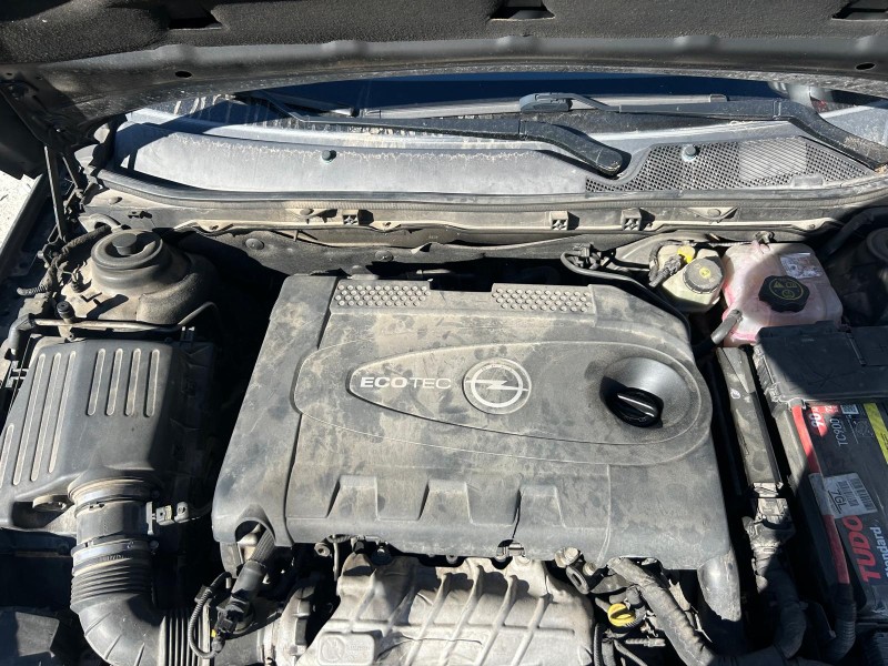 opel insignia berlina del año 2011