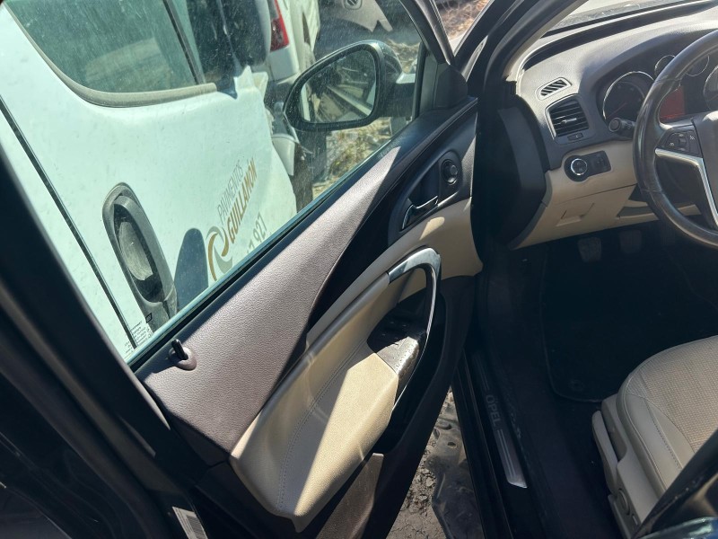 opel insignia berlina del año 2011