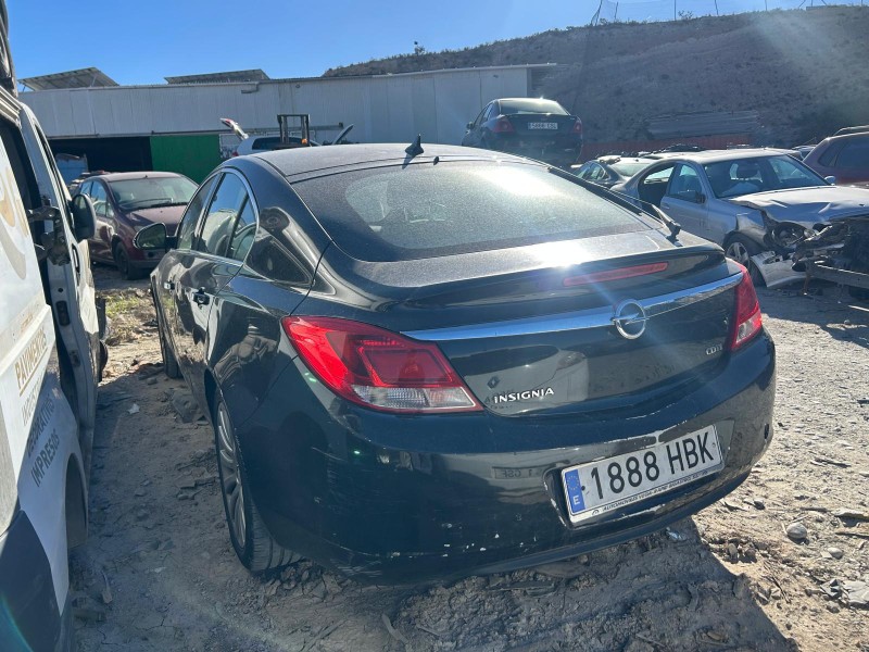 opel insignia berlina del año 2011