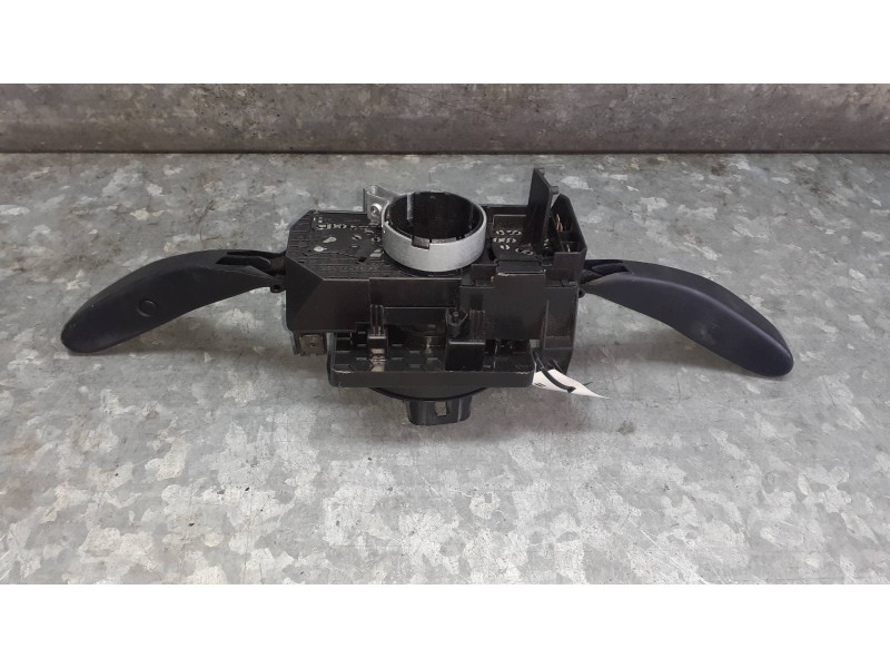 Recambio de mando volante para volkswagen polo (9n1) referencia OEM IAM 6Q0953503AF 283396 2252338