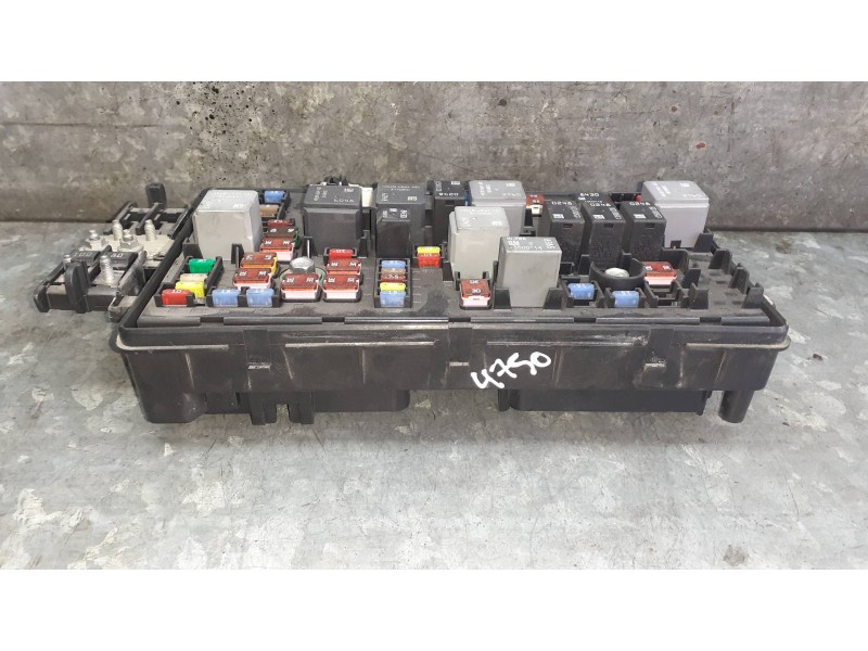 Recambio de caja reles / fusibles para opel insignia berlina referencia OEM IAM 1334347901 529050199 GM