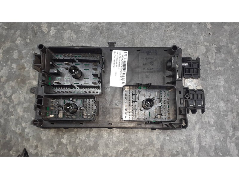 Recambio de caja reles / fusibles para opel insignia berlina referencia OEM IAM 1334347901 529050199 GM
