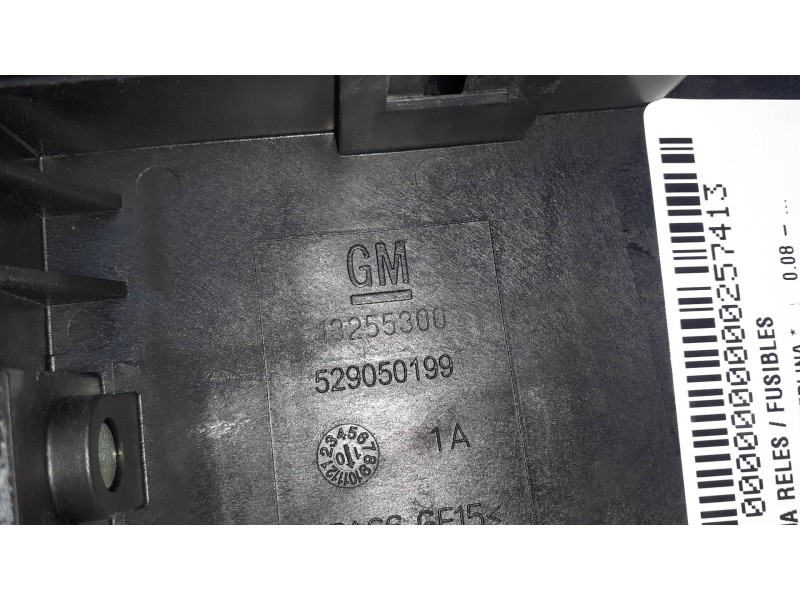 Recambio de caja reles / fusibles para opel insignia berlina referencia OEM IAM 1334347901 529050199 GM