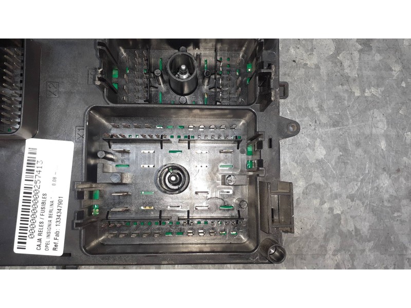 Recambio de caja reles / fusibles para opel insignia berlina referencia OEM IAM 1334347901 529050199 GM