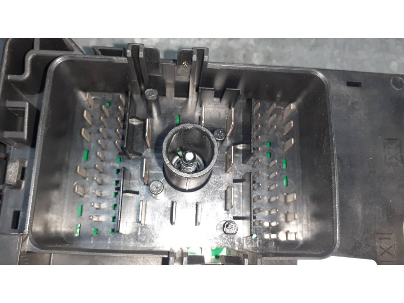 Recambio de caja reles / fusibles para opel insignia berlina referencia OEM IAM 1334347901 529050199 GM