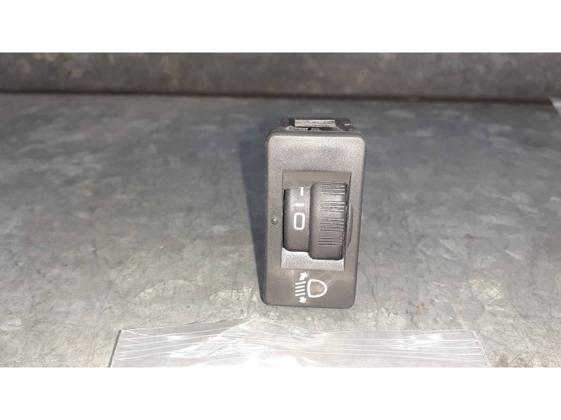 Recambio de interruptor para citroen c4 berlina referencia OEM IAM 9801662777 95835T02 ALTURA LUCES