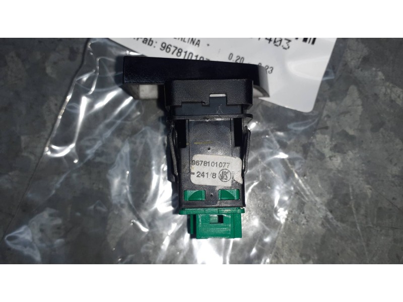 Recambio de interruptor para citroen c4 berlina referencia OEM IAM 9678101077 68767 CIERRE