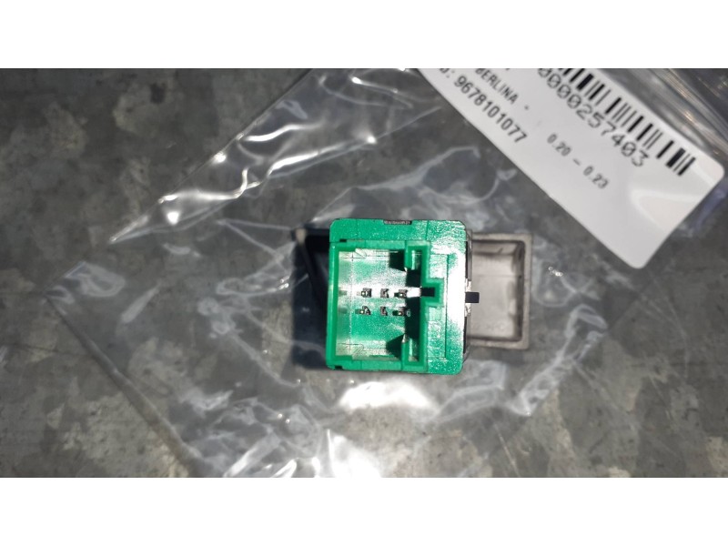 Recambio de interruptor para citroen c4 berlina referencia OEM IAM 9678101077 68767 CIERRE