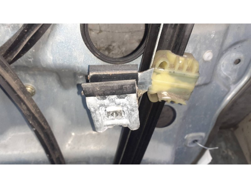 Recambio de elevalunas delantero izquierdo para volkswagen polo (9n1) referencia OEM IAM W06Q4837401S SIN MOTOR ELECTRICO