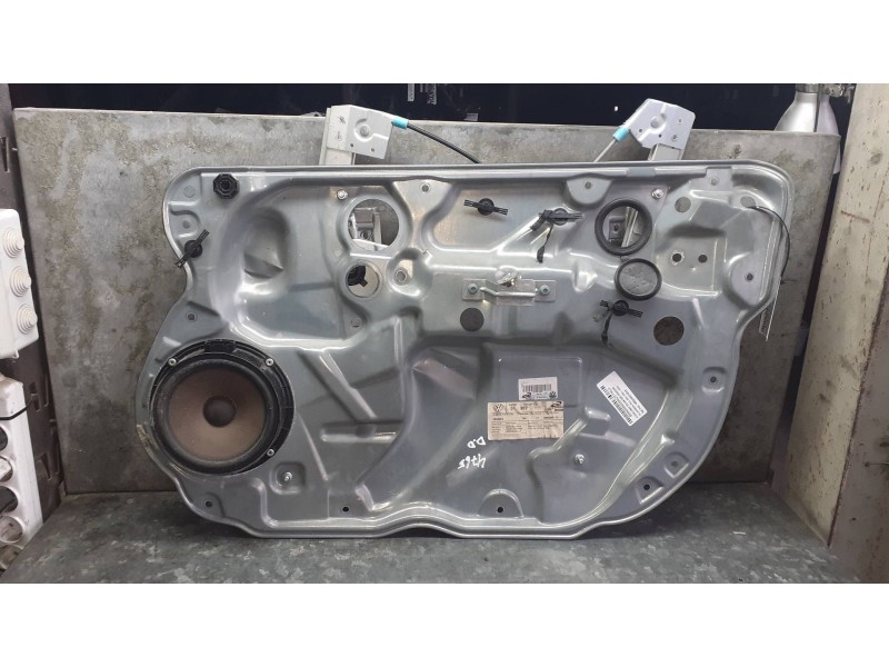 Recambio de elevalunas delantero derecho para volkswagen polo (9n1) referencia OEM IAM W06Q4837402S SIN MOTOR ELECTRICO
