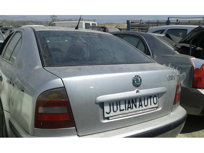 skoda octavia berlina (1u2) del año 1999