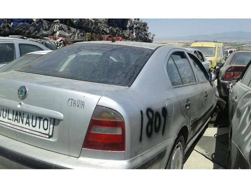 skoda octavia berlina (1u2) del año 1999