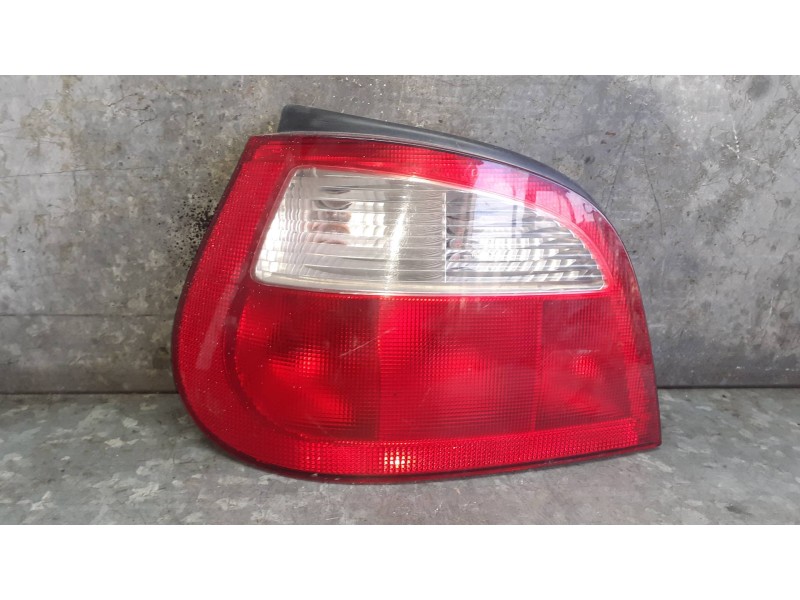 Recambio de piloto trasero izquierdo para renault megane i classic (la0) referencia OEM IAM 7700428320  2VP00810101
