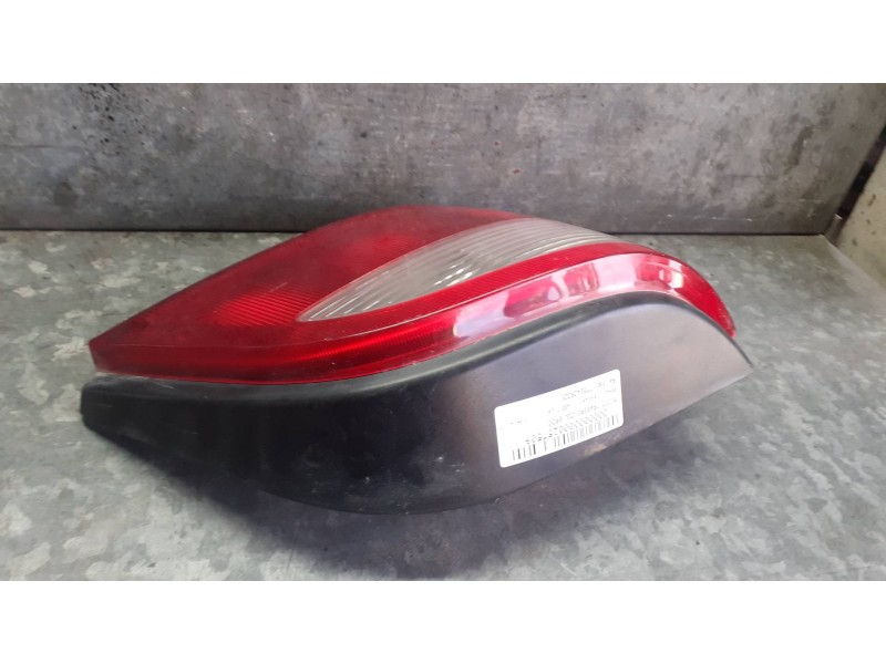 Recambio de piloto trasero izquierdo para renault megane i classic (la0) referencia OEM IAM 7700428320  2VP00810101