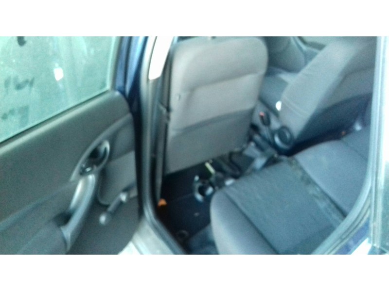 ford focus berlina (cak) del año 2004