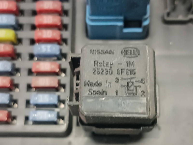 Recambio de caja reles / fusibles para nissan terrano/terrano.ii (r20) referencia OEM IAM 24330C9900 252309F915 4C150159