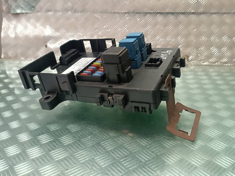 Recambio de caja reles / fusibles para nissan terrano/terrano.ii (r20) referencia OEM IAM 24330C9900 252309F915 4C150159