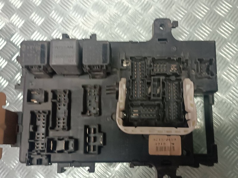 Recambio de caja reles / fusibles para nissan terrano/terrano.ii (r20) referencia OEM IAM 24330C9900 252309F915 4C150159