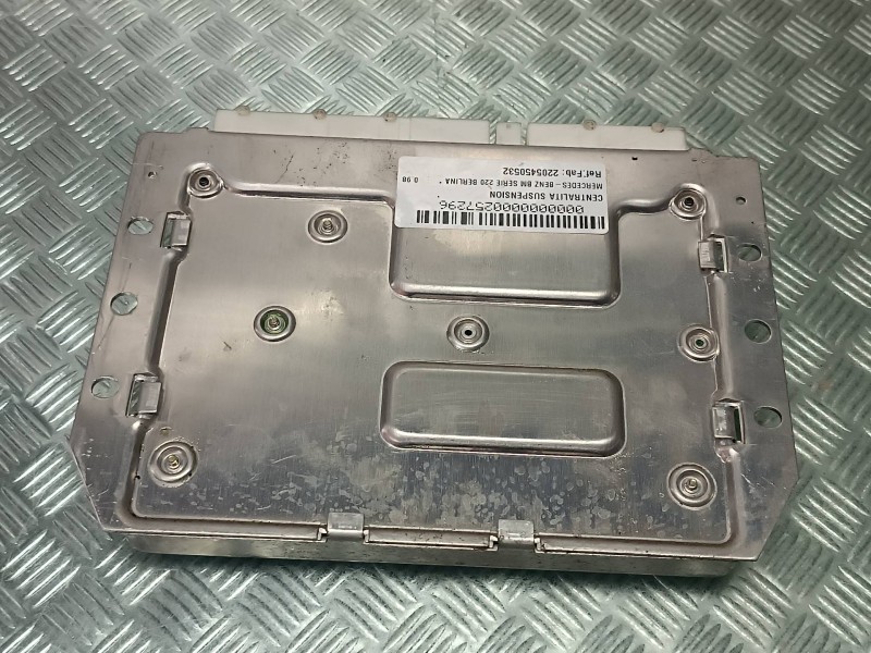 Recambio de centralita suspension para mercedes-benz clase s (w220) berlina referencia OEM IAM 2205450532 308886Q3 TEMIC