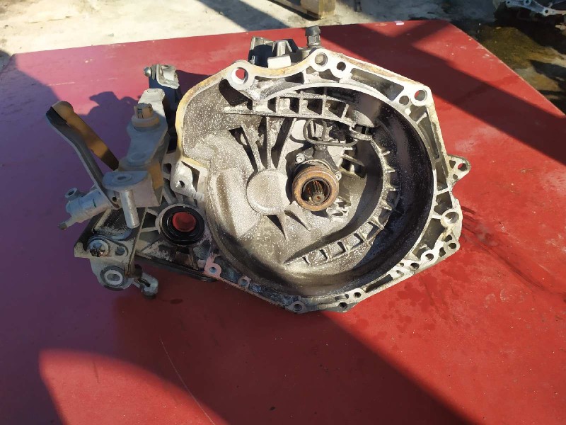 Recambio de caja cambios para opel corsa d catch me referencia OEM IAM 90400206  5 VELOCIDADES