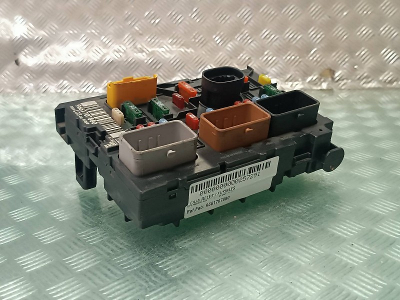 Recambio de caja reles / fusibles para citroen c3 referencia OEM IAM 9661707880 S12452258 BSML0300