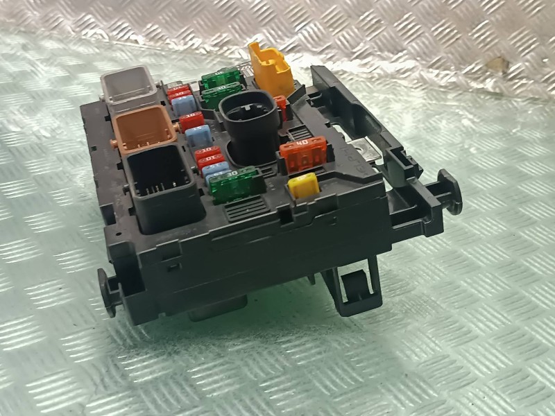 Recambio de caja reles / fusibles para citroen c3 referencia OEM IAM 9661707880 S12452258 BSML0300