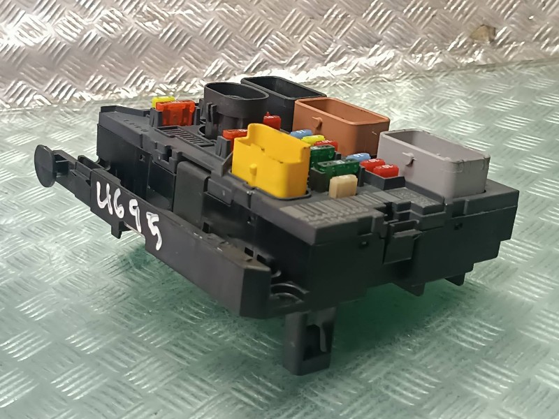 Recambio de caja reles / fusibles para peugeot 207 referencia OEM IAM 9664055580 S13672015 BSM L0400