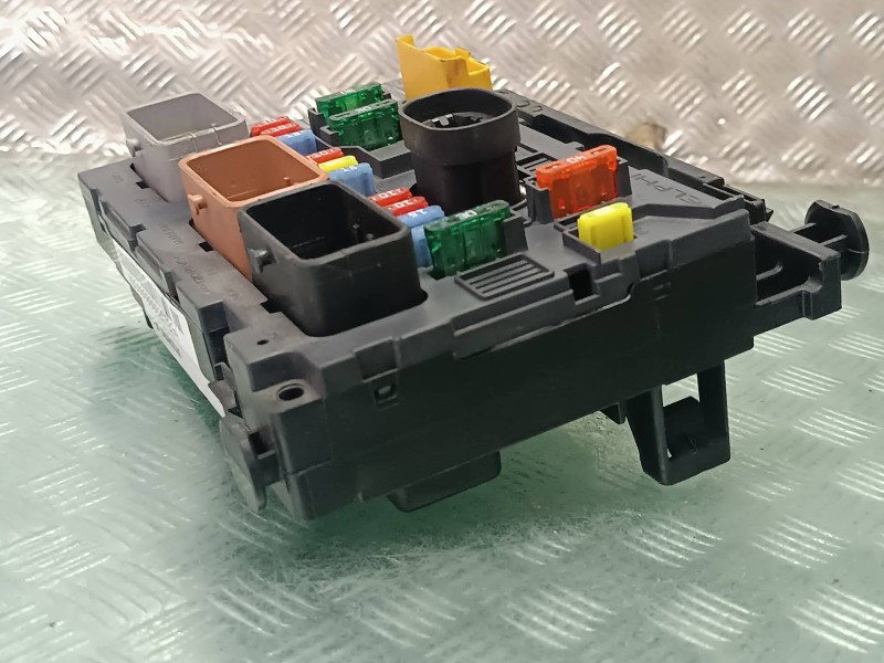 Recambio de caja reles / fusibles para peugeot 207 referencia OEM IAM 9664055580 S13672015 BSM L0400