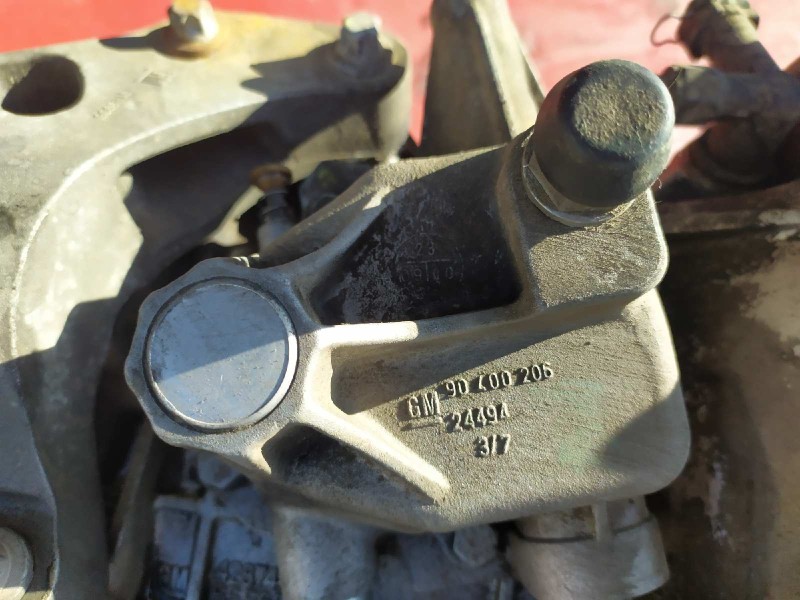 Recambio de caja cambios para opel corsa d catch me referencia OEM IAM 90400206  5 VELOCIDADES