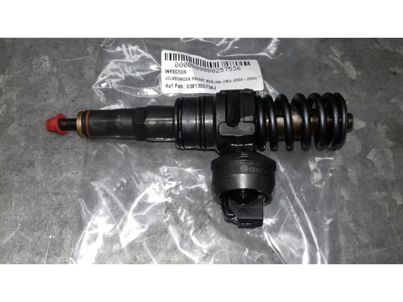 Recambio de inyector para volkswagen passat berlina (3b3) referencia OEM IAM 038130073AJ 0414720037 BOSCH