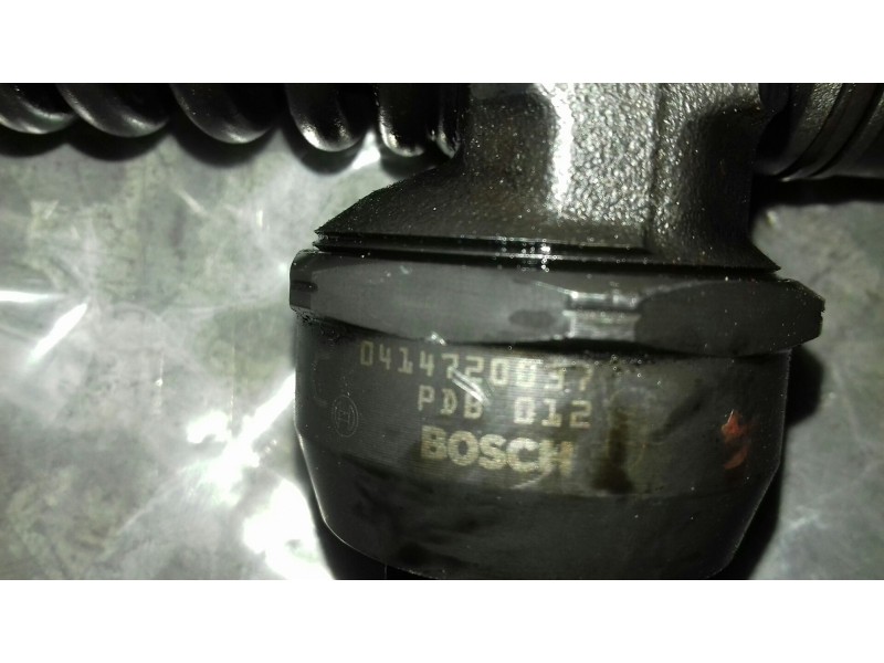 Recambio de inyector para volkswagen passat berlina (3b3) referencia OEM IAM 038130073AJ 0414720037 BOSCH