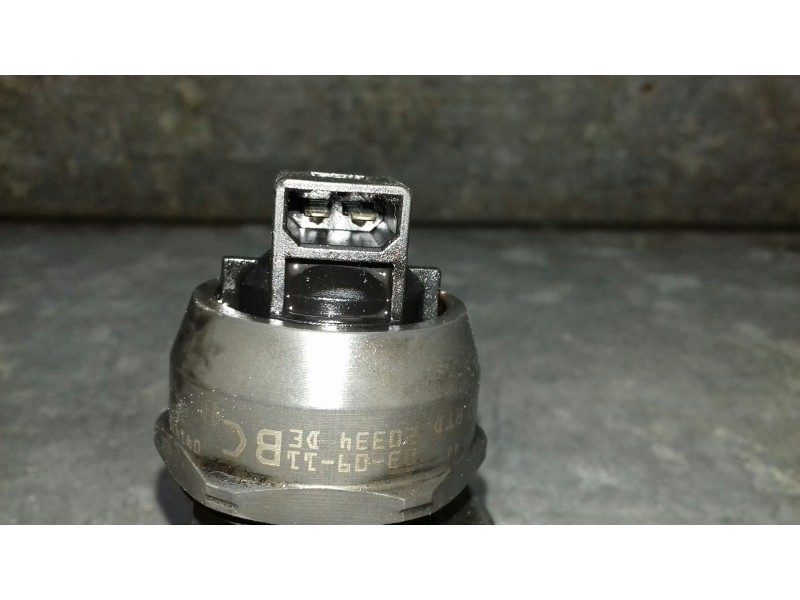 Recambio de inyector para volkswagen passat berlina (3b3) referencia OEM IAM 038130073AJ 0414720037 BOSCH