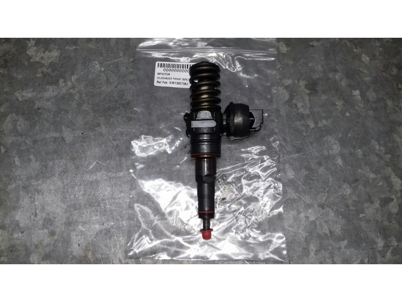 Recambio de inyector para volkswagen passat berlina (3b3) referencia OEM IAM 038130073AJ 0414720037 BOSCH