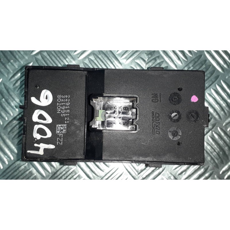 Recambio de mando elevalunas delantero izquierdo para opel mokka x design line start/stop referencia OEM IAM 22915121  321995