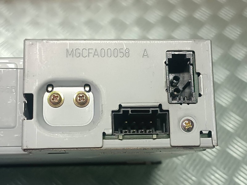 Recambio de sistema audio / radio cd para audi a6 berlina (4f2) referencia OEM IAM 4E0910111C 4E0035111043 4E0035111