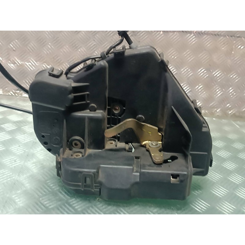 Recambio de cerradura puerta trasera izquierda para mercedes-benz clase e (w211) berlina referencia OEM IAM 2M7300535  
