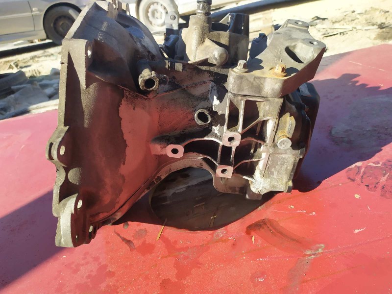 Recambio de caja cambios para opel corsa d catch me referencia OEM IAM 90400206  5 VELOCIDADES